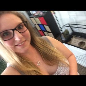 Meet your Posher, Courtney